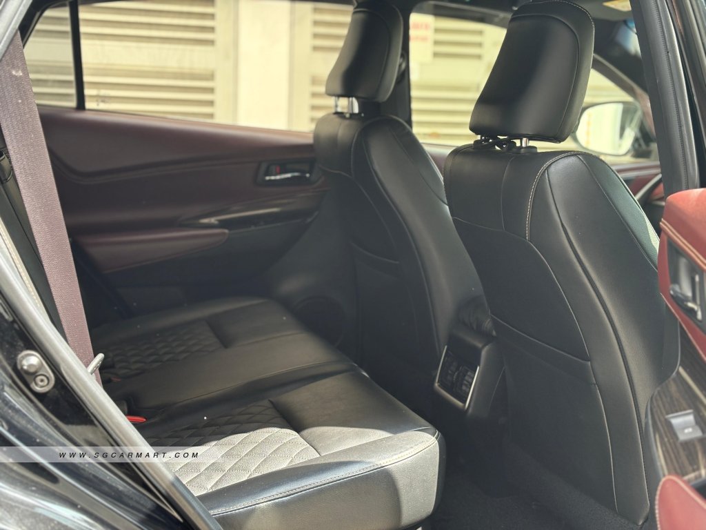 Toyota Harrier 2.0A Elegance