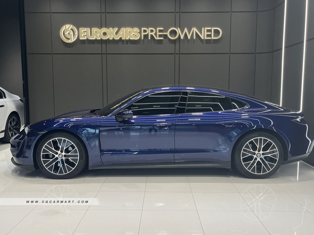 Porsche Taycan Electric Sunroof