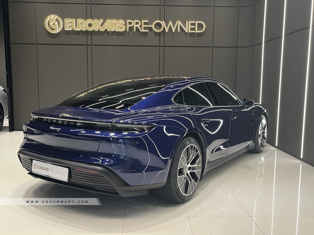 Porsche Taycan Electric Sunroof