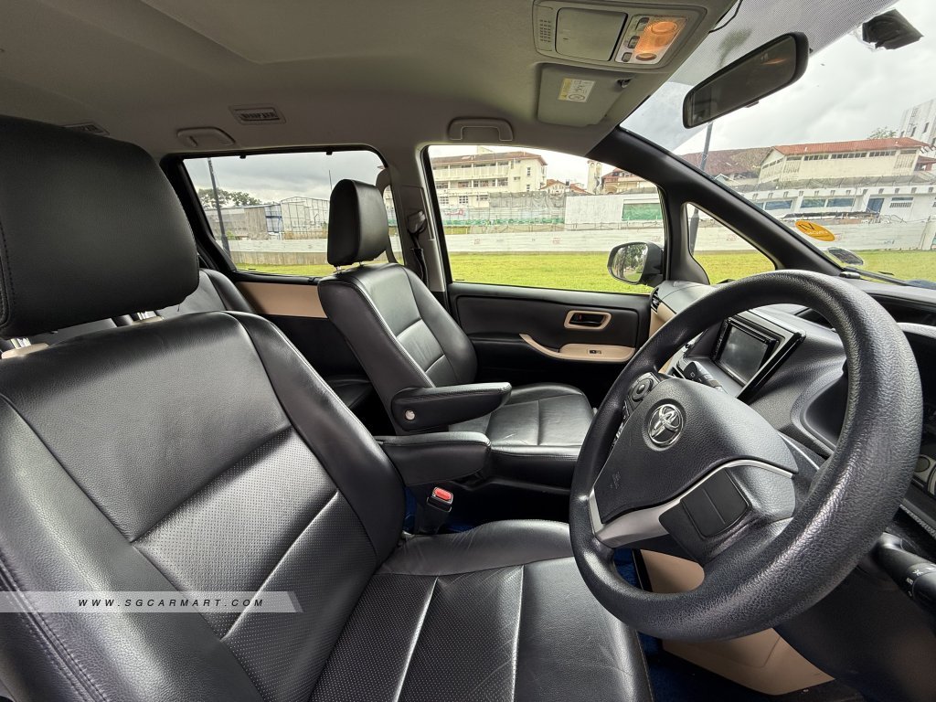 Toyota Noah 2.0A X (New 10-yr COE)