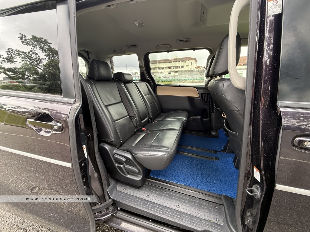Toyota Noah 2.0A X (New 10-yr COE)