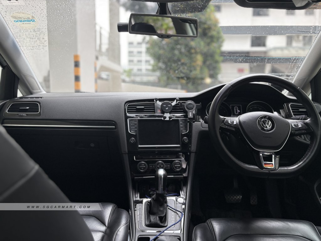 Volkswagen Golf Variant 1.4A TSI R-Line Sunroof