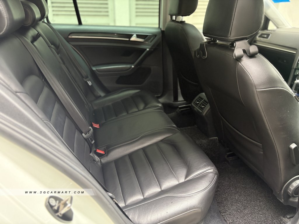 Volkswagen Golf Variant 1.4A TSI R-Line Sunroof