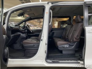 Toyota Noah Hybrid 1.8A X