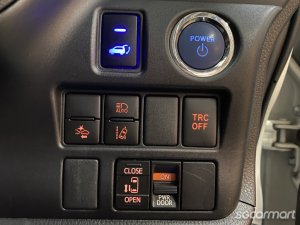 Toyota Noah Hybrid 1.8A X