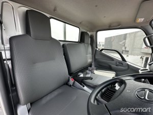 Hino Dutro 2.8M