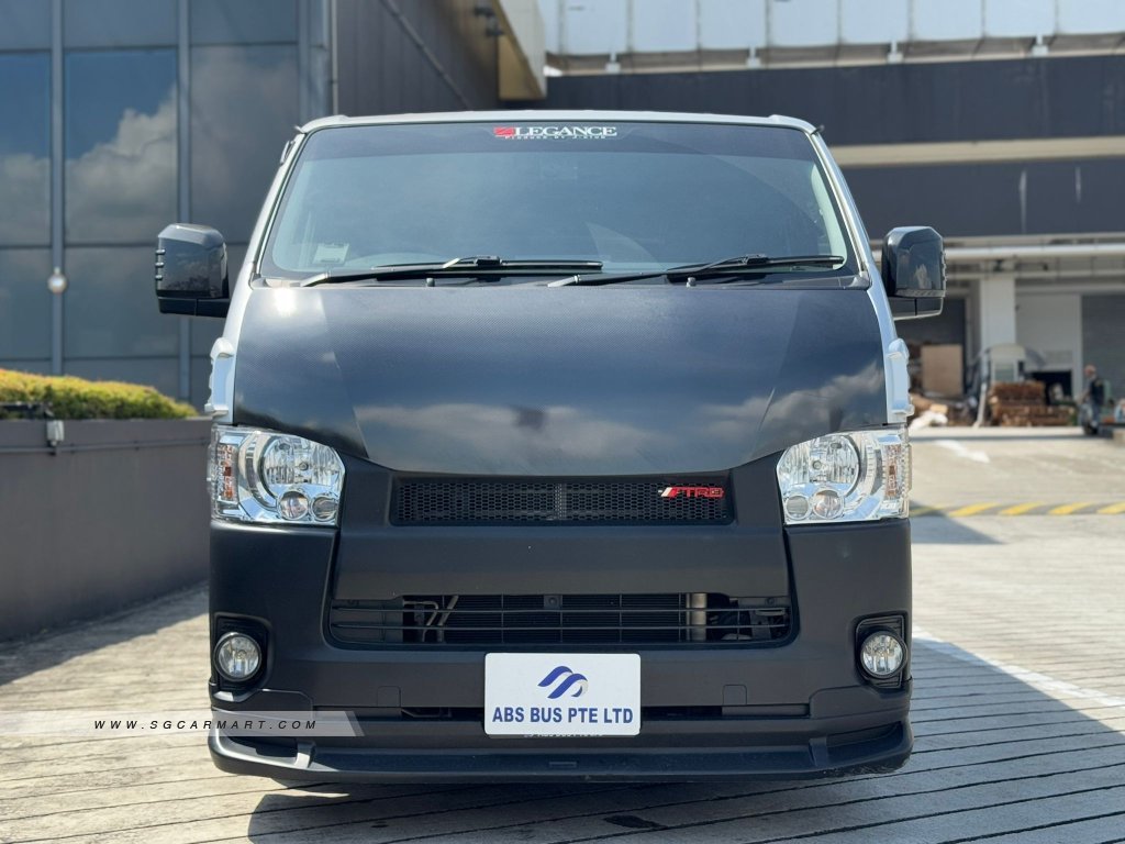 BMW 5 Series 523i Highline - Front