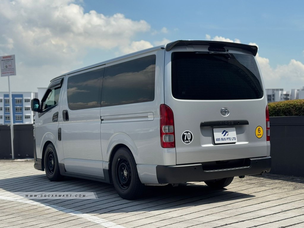 BMW 5 Series 523i Highline - Side Front