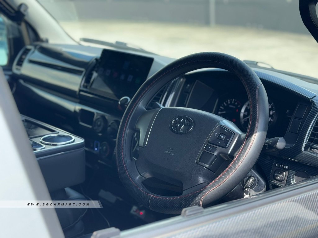 BMW 5 Series 523i Highline - Side Front