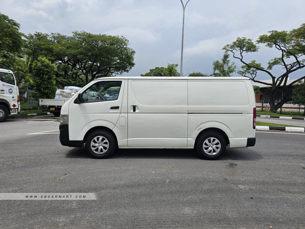 BMW 5 Series 523i Highline - Side Front