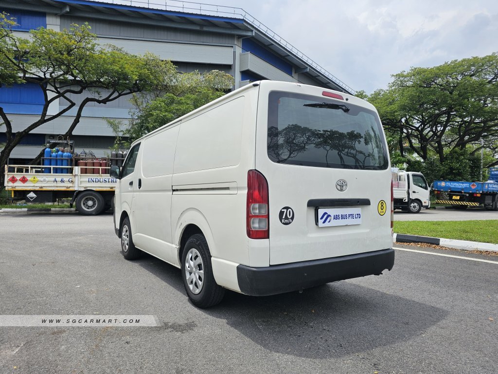 BMW 5 Series 523i Highline - Side Front