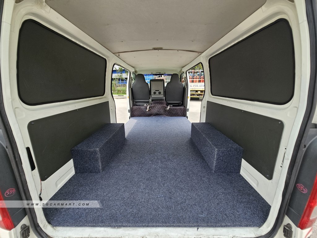 BMW 5 Series 523i Highline - Side Front