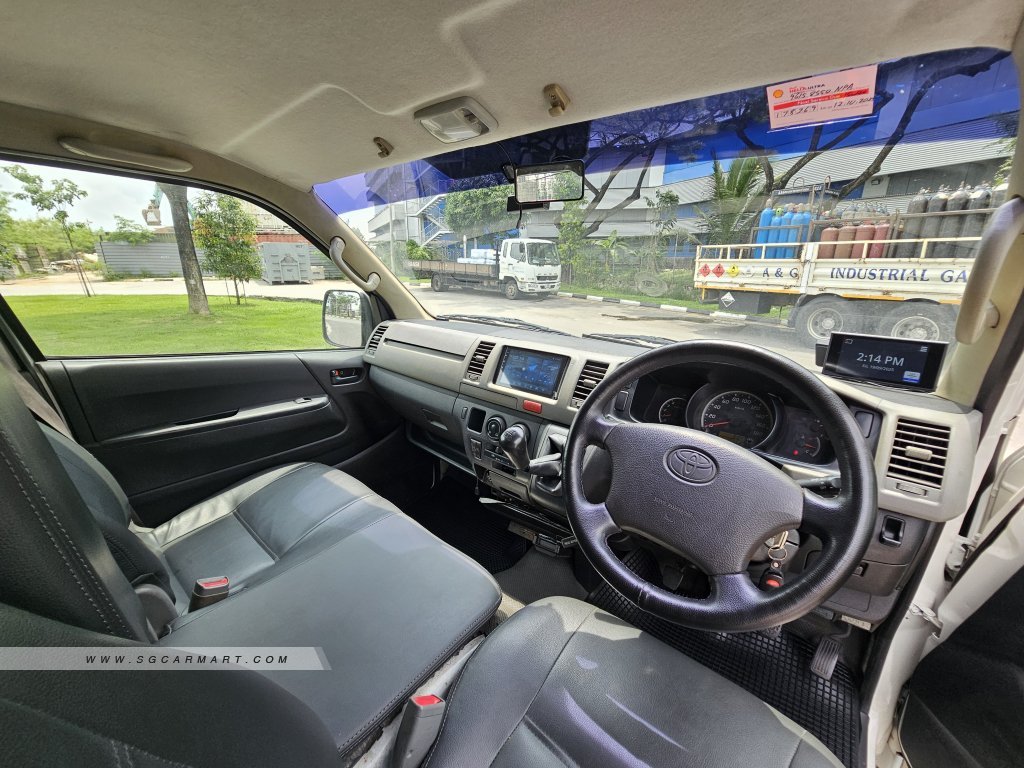 BMW 5 Series 523i Highline - Side Front