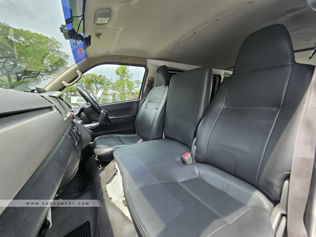 BMW 5 Series 523i Highline - Side Front