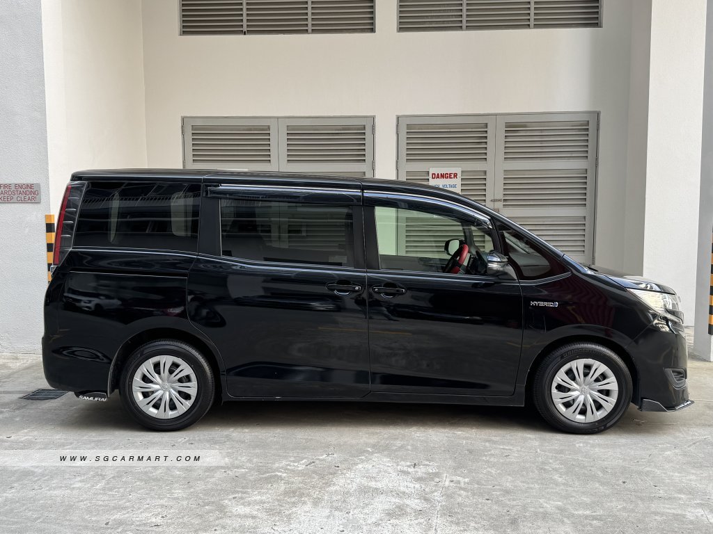 Toyota Noah Hybrid 1.8A X