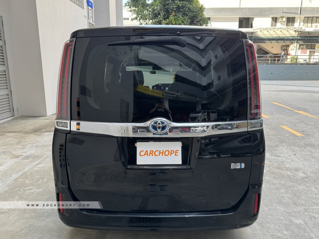 Toyota Noah Hybrid 1.8A X