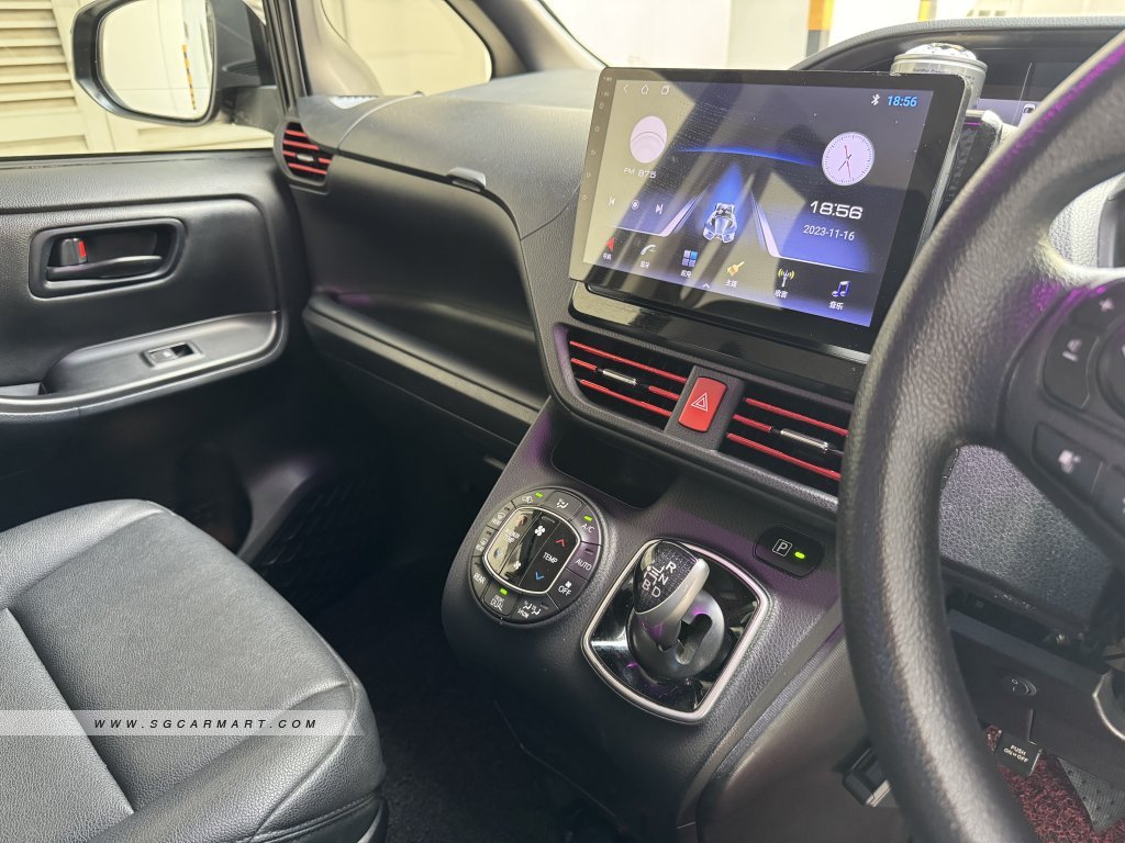 Toyota Noah Hybrid 1.8A X