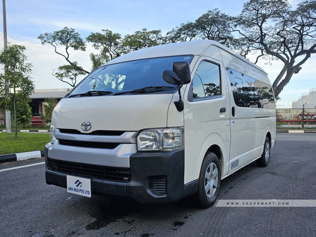 BMW 5 Series 523i Highline - Front
