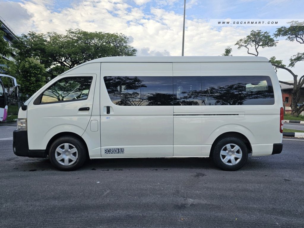 BMW 5 Series 523i Highline - Side Front