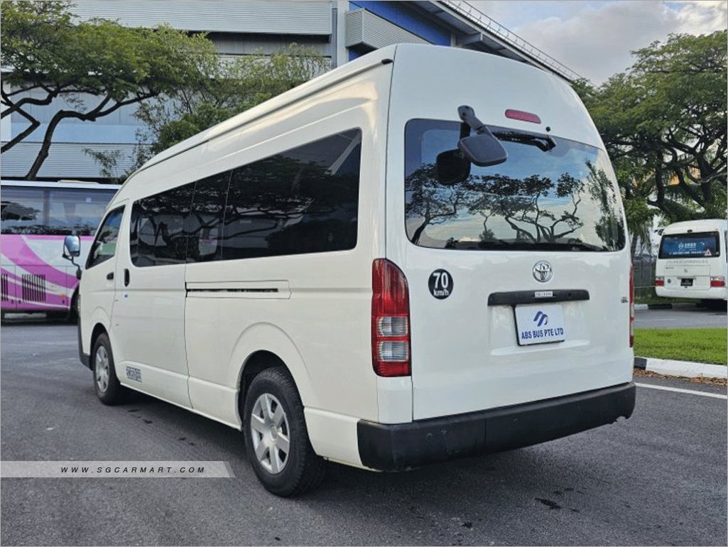 BMW 5 Series 523i Highline - Side Front