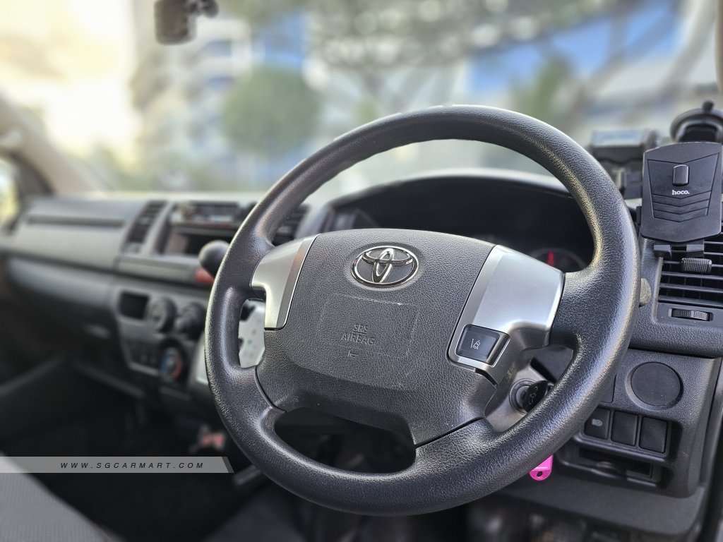 BMW 5 Series 523i Highline - Side Front