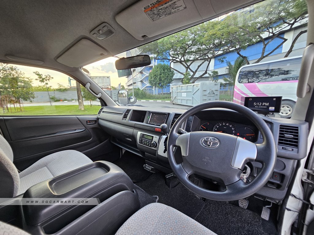 BMW 5 Series 523i Highline - Side Front