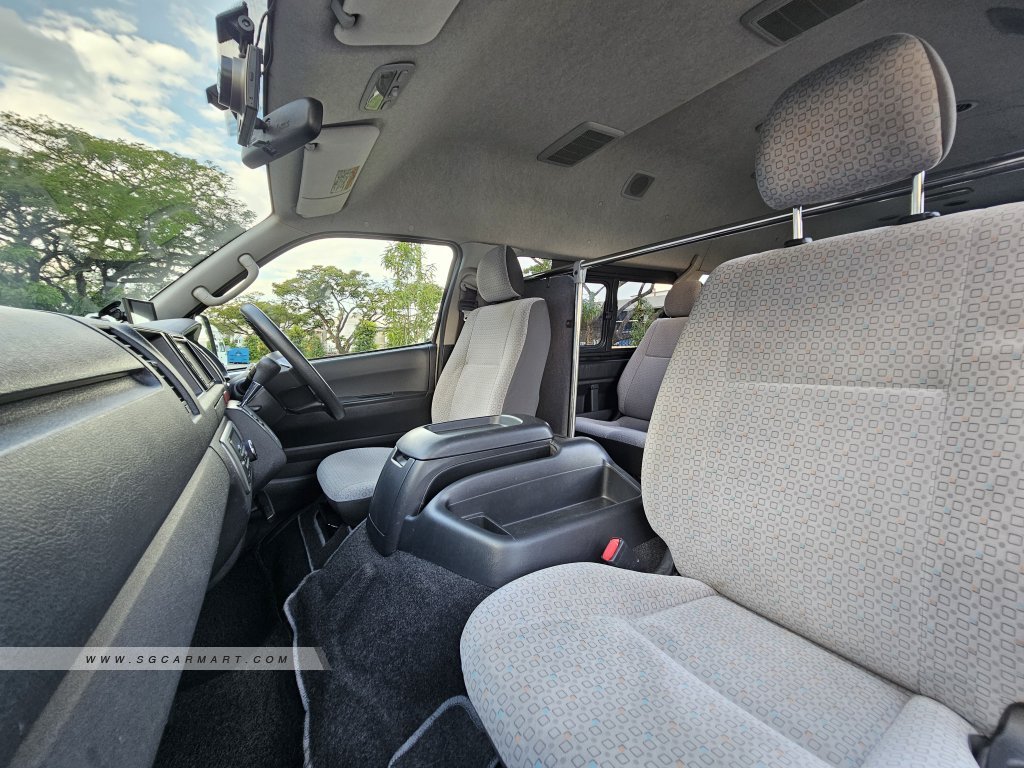 BMW 5 Series 523i Highline - Side Front