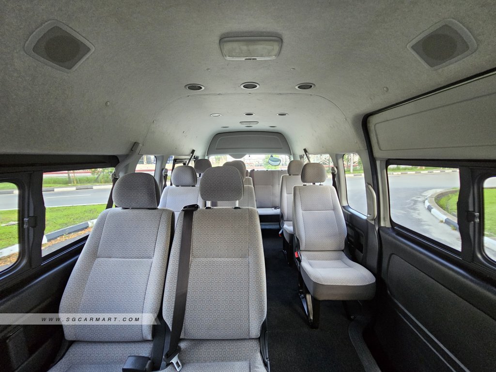 BMW 5 Series 523i Highline - Side Front