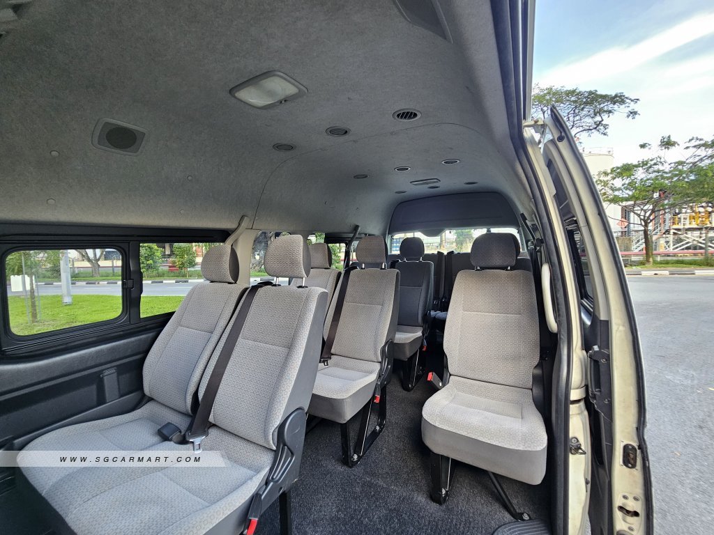 BMW 5 Series 523i Highline - Side Front