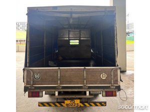 Isuzu NPR85