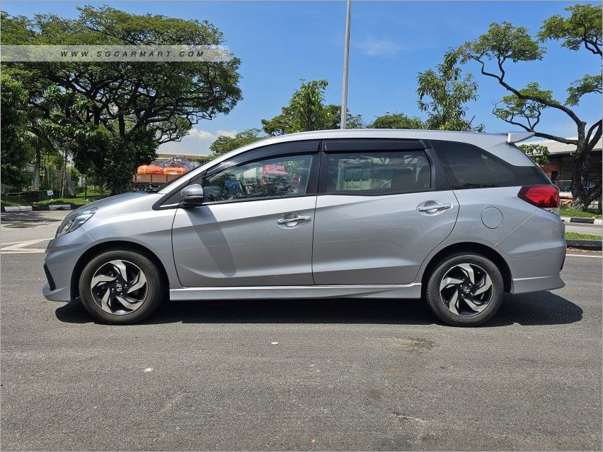 BMW 5 Series 523i Highline - Side Front