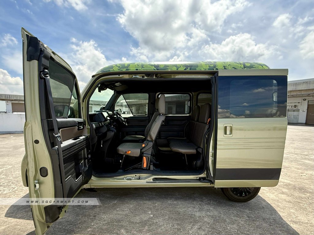 BMW 5 Series 523i Highline - Side Front