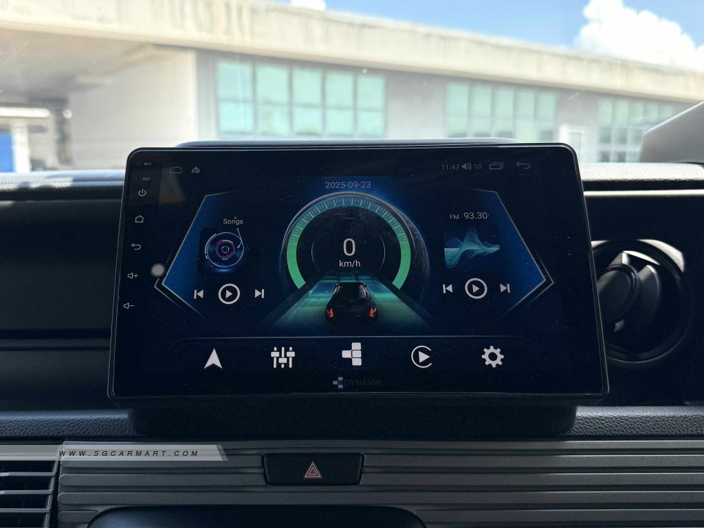 BMW 5 Series 523i Highline - Side Front