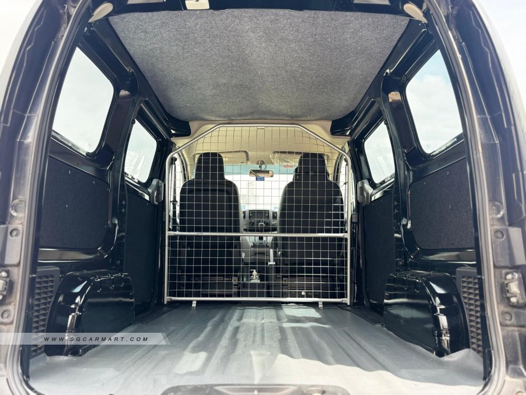 BMW 5 Series 523i Highline - Side Front