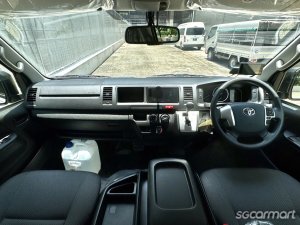 Toyota Hiace Commuter 2.8A GL High Roof