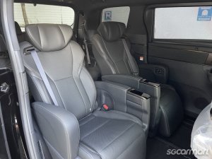 Toyota Alphard Hybrid 2.5A Z