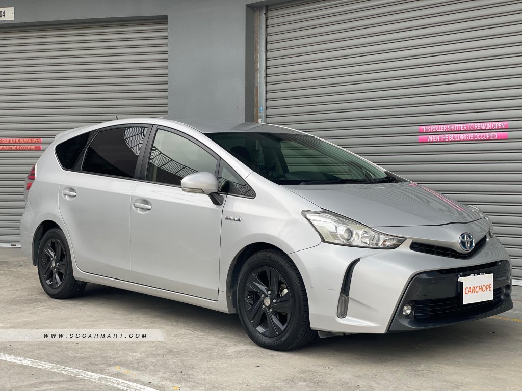 Toyota Prius Alpha Hybrid 1.8A S