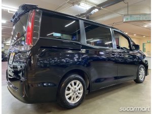 Toyota Noah Hybrid 1.8A X