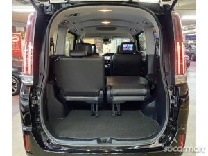 Toyota Noah Hybrid 1.8A X