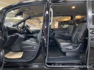 Toyota Noah Hybrid 1.8A X