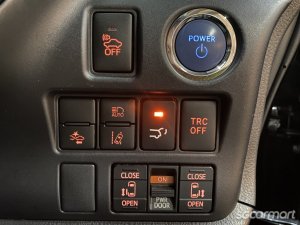 Toyota Noah Hybrid 1.8A X