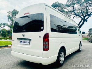 Toyota Hiace Commuter 3.0A High Roof
