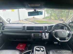 Toyota Hiace Commuter 3.0A High Roof