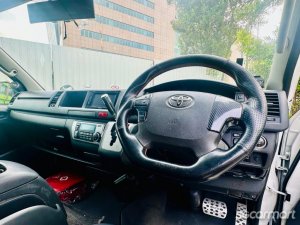Toyota Hiace Commuter 3.0A High Roof