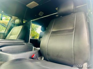 Toyota Hiace Commuter 3.0A High Roof