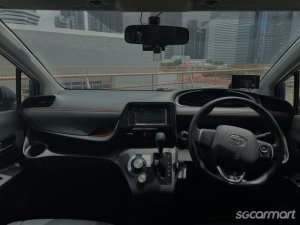 Toyota Sienta Hybrid 1.5A X