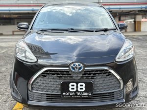 Toyota Sienta Hybrid 1.5A X