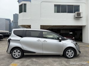 Toyota Sienta Hybrid 1.5A X