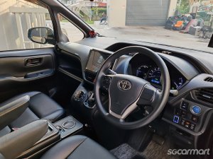 Toyota Noah Hybrid 1.8A X