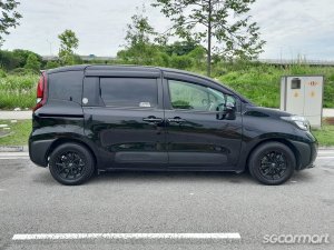 Toyota Sienta Hybrid 1.5A